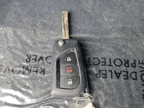 Used 2021 Toyota RAV4 LE FWD image 28
