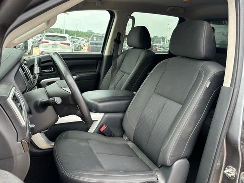 Used 2017 Nissan Titan SV RWD image 6
