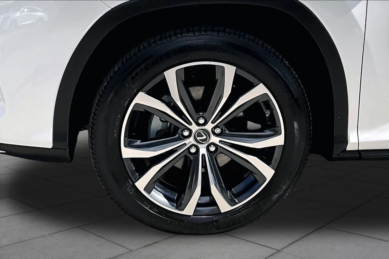 Used 2022 Lexus RX 350L FWD w/ Premium Package image 11