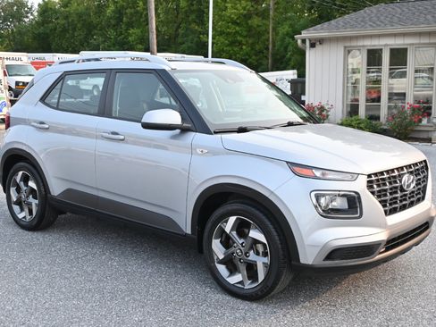 Used 2022 Hyundai Venue SEL image 4