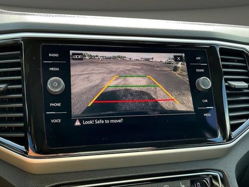 Used 2023 Volkswagen Atlas SE w/ Panoramic Sunroof Package FWD image 17