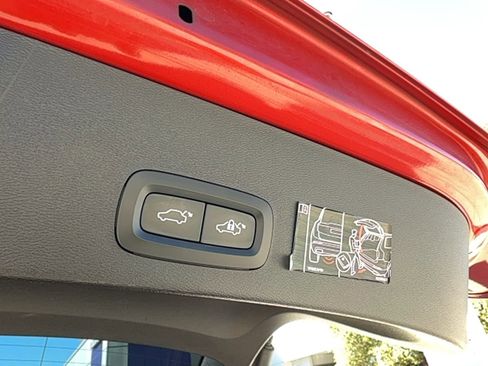 Used 2019 Volvo XC40 T5 R-Design image 29