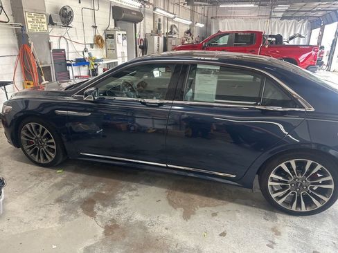 Used 2017 Lincoln Continental Select w/ Climate Package image 2