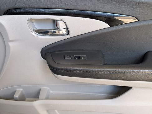 Used 2016 Honda Pilot Touring image 25
