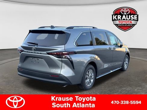 New 2026 Toyota Sienna XLE FWD image 7