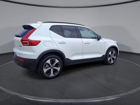 Certified 2026 Volvo XC40 B5 Plus AWD/4WD image 7