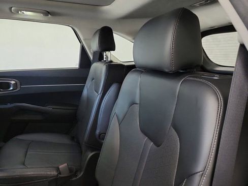 Certified 2023 Kia Sorento EX w/ Panoramic Sunroof Package FWD image 12