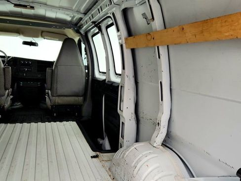 Used 2018 Chevrolet Express 2500 w/ Driver Convenience Package image 21