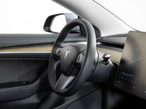 Used 2021 Tesla Model 3 Standard Range image 25