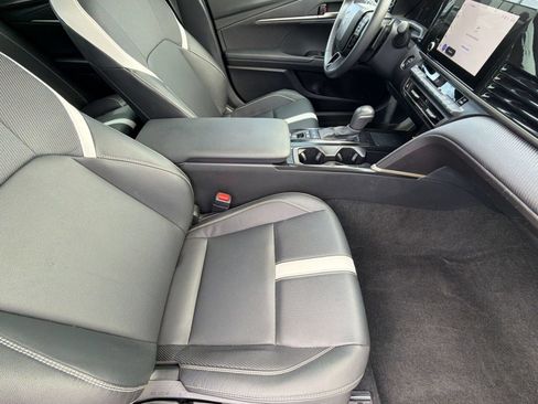 Used 2025 Toyota Camry SE FWD image 23