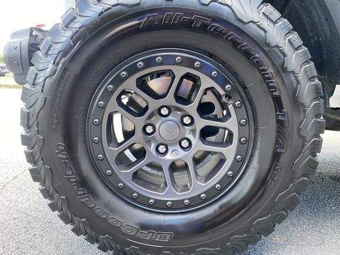 Used 2022 Jeep Wrangler Unlimited Rubicon w/ Xtreme Recon 35" Tire Package AWD/4WD image 40