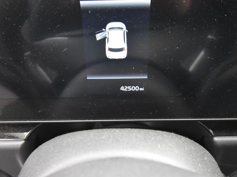 Certified 2023 Kia Niro EX image 15