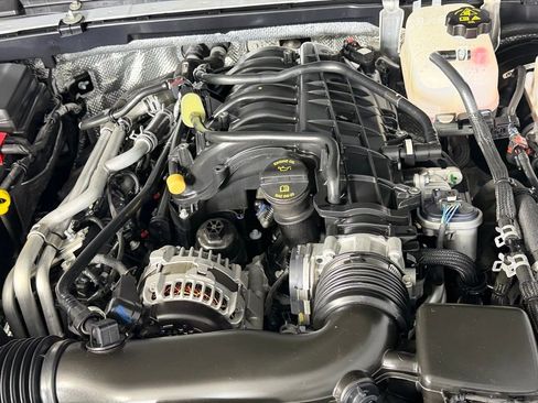 Used 2025 Jeep Gladiator Mojave AWD/4WD image 37