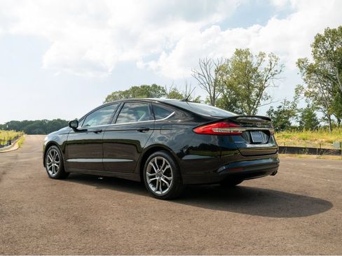 Used 2017 Ford Fusion SE w/ Equipment Group 201A FWD image 8