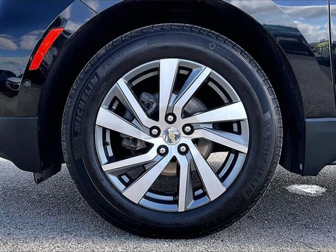 Used 2023 Chevrolet Equinox Premier image 35