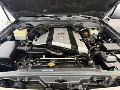 Used 2007 Toyota Land Cruiser w/ Convenience Pkg image 9