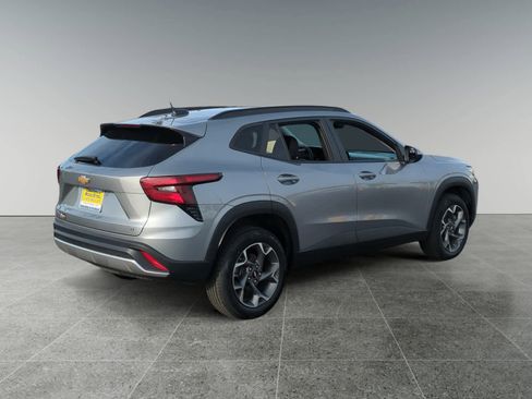 Used 2024 Chevrolet Trax LT image 5