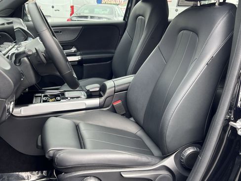 Used 2022 Mercedes-Benz GLB 250 4MATIC w/ Premium Package Lite image 11