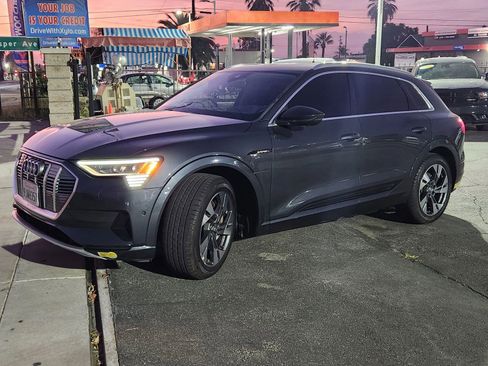 Used 2021 Audi e-tron Prestige w/ Prestige Package image 5