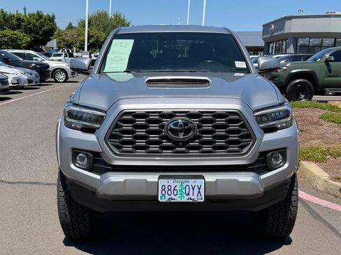 Used 2021 Toyota Tacoma TRD Sport w/ TRD Premium Sport Package AWD/4WD image 3