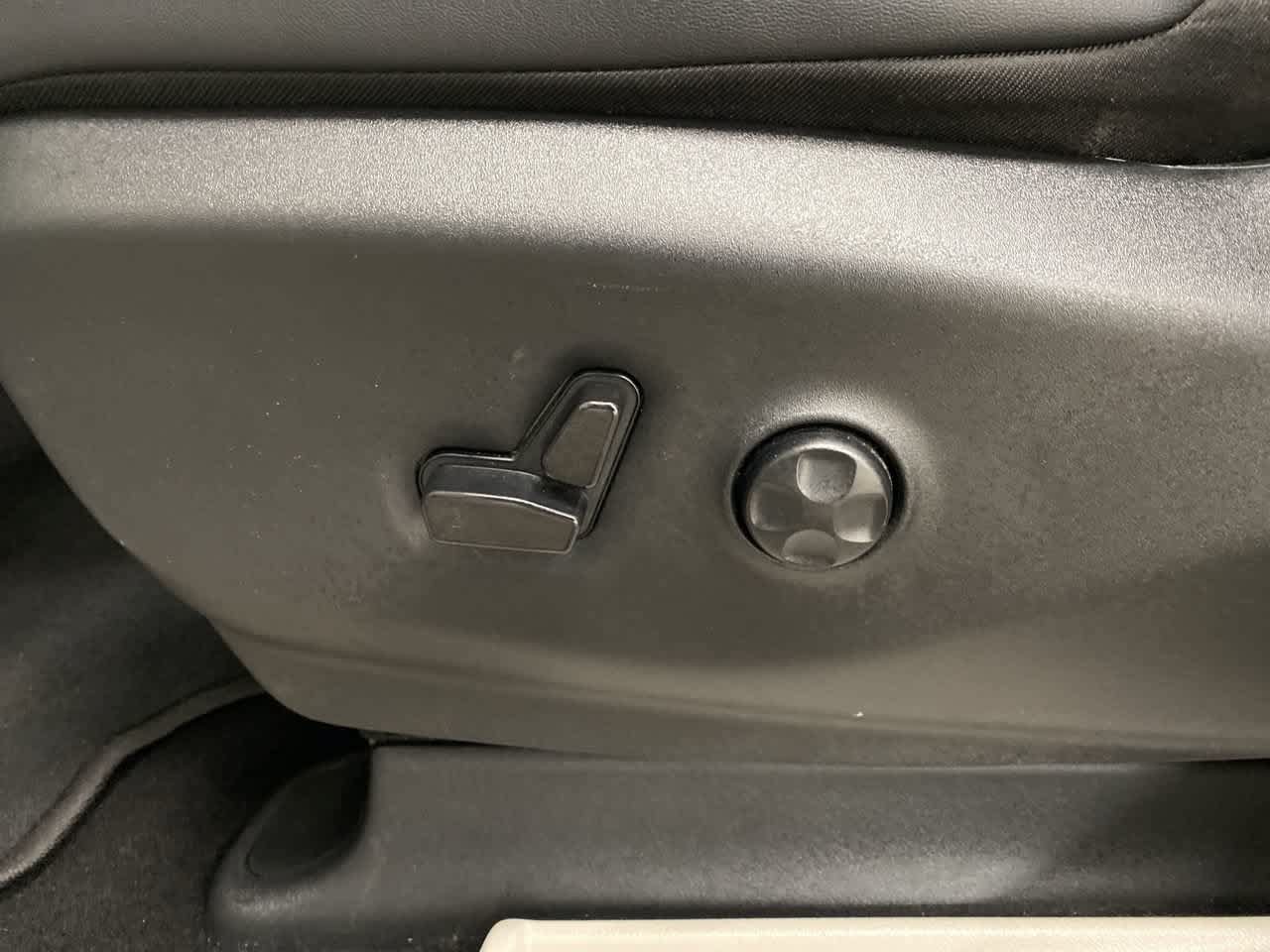 Used 2024 Chrysler Pacifica Touring-L FWD image 14
