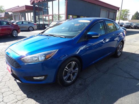 Used 2018 Ford Focus SE w/ SE Appearance Package FWD image 1