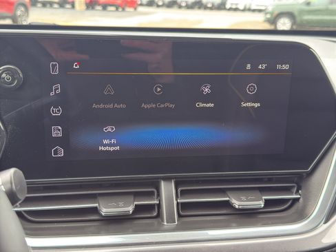 Used 2025 Chevrolet Trax ACTIV w/ Driver Confidence Package FWD image 18