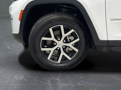 Used 2024 Jeep Grand Cherokee Limited image 39