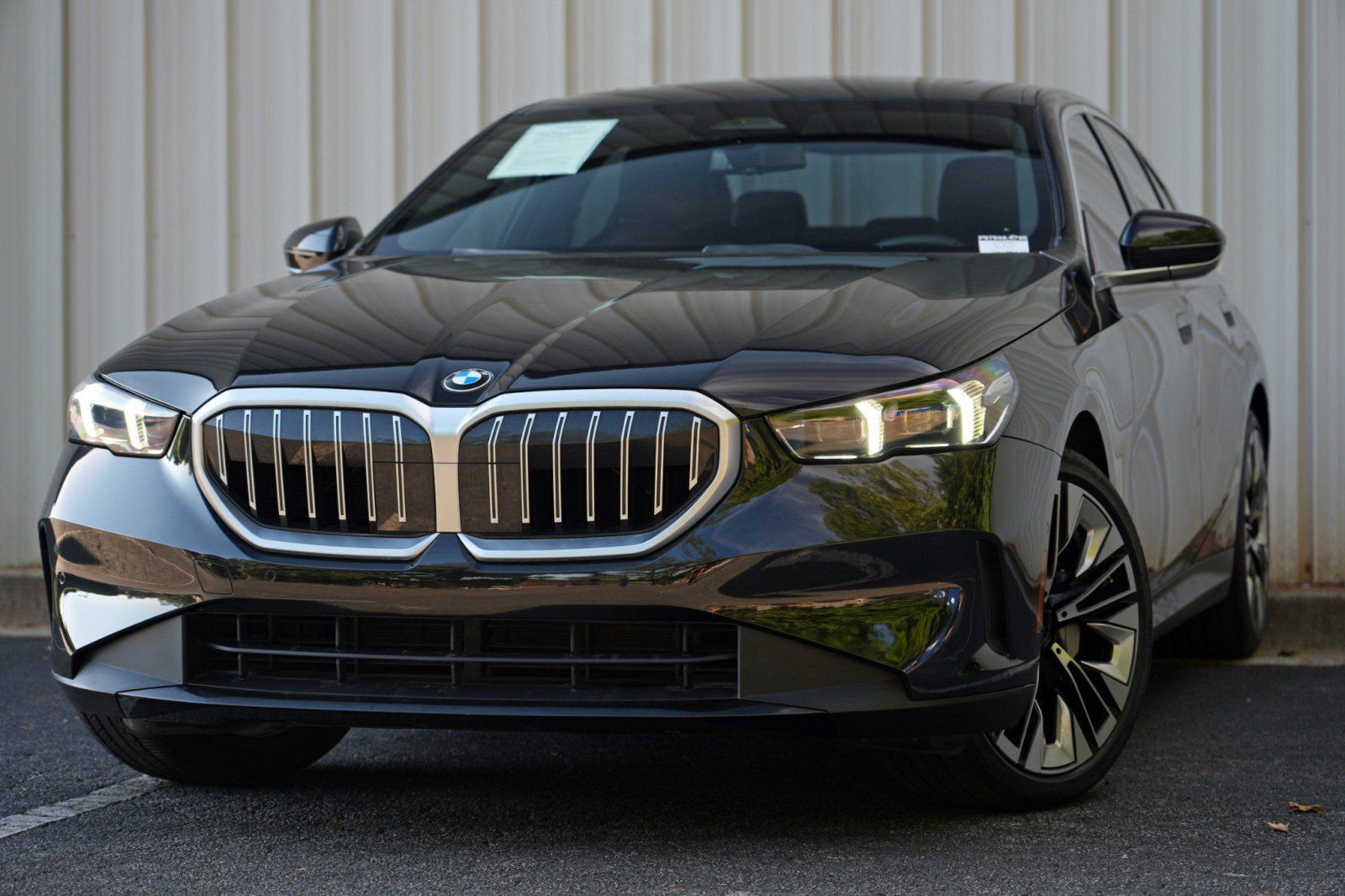 Used 2024 BMW 530i w/ Convenience Package RWD image 3