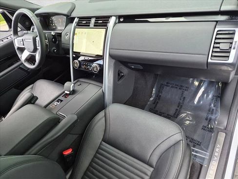 Certified 2025 Land Rover Discovery S AWD/4WD image 24