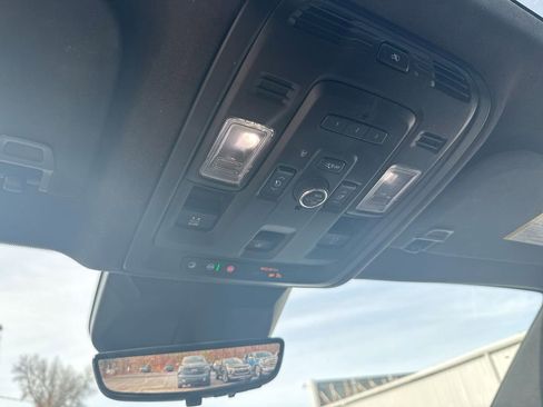 Used 2022 Cadillac Escalade ESV Premium Luxury Platinum AWD/4WD image 19
