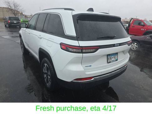 Used 2022 Jeep Grand Cherokee Limited 4xe image 2