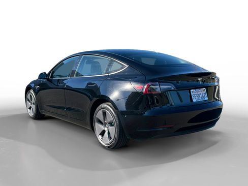 Used 2023 Tesla Model 3 Standard Range image 3