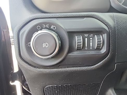 Used 2018 Jeep Wrangler Unlimited Sport image 28