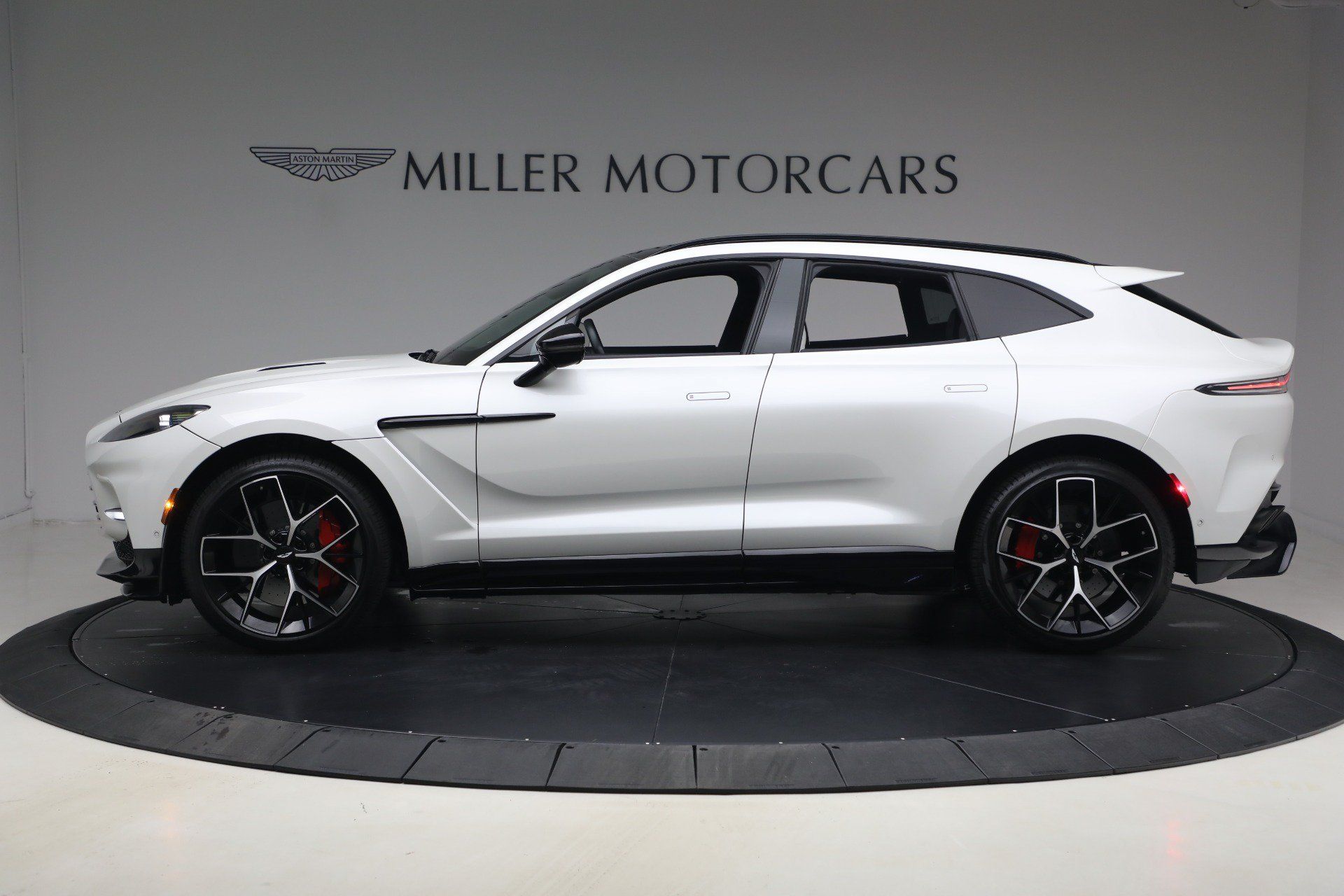Used 2025 Aston Martin DBX 707 AWD/4WD image 3