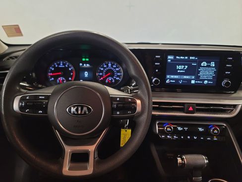 Used 2021 Kia K5 LX image 10