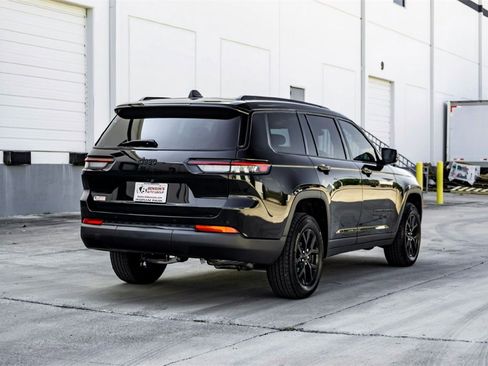 New 2025 Jeep Grand Cherokee L Altitude image 4