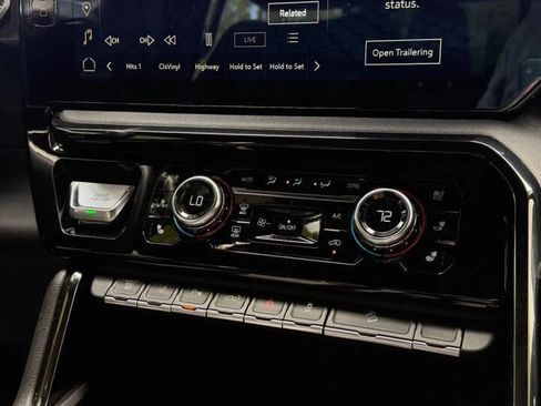 Used 2024 GMC Sierra 2500 AT4 w/ AT4 Preferred Package image 17