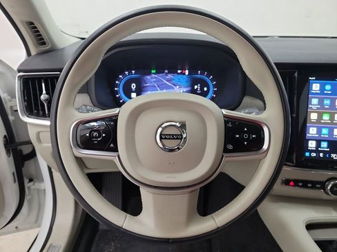 Used 2025 Volvo S90 B6 Plus image 23