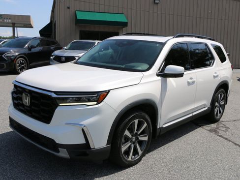 Used 2023 Honda Pilot Elite image 1