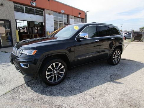 Used 2017 Jeep Grand Cherokee Overland AWD/4WD image 7