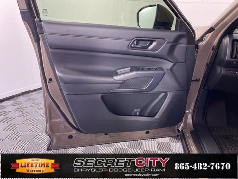 Used 2024 Nissan Pathfinder Rock Creek image 12