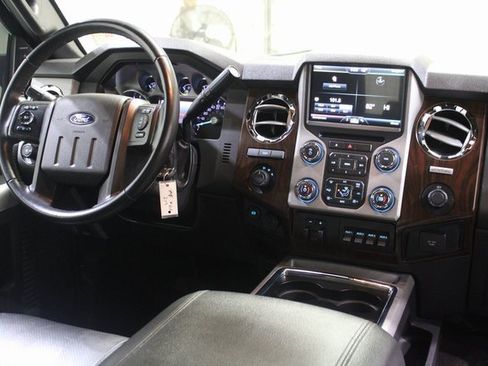 Used 2015 Ford F350 Lariat image 23