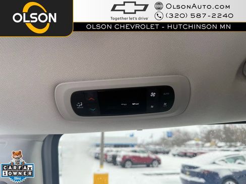 Used 2024 Chrysler Pacifica Touring-L image 16