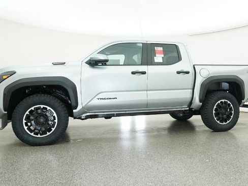 New 2025 Toyota Tacoma TRD Off-Road image 18