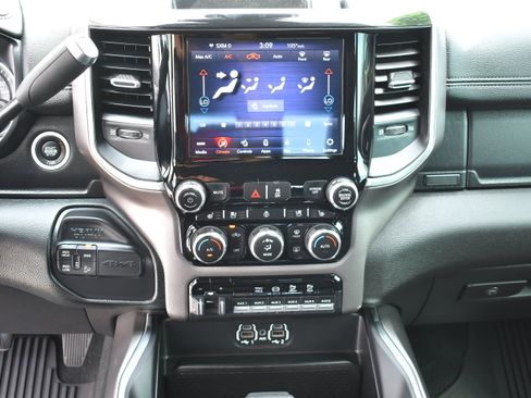 Used 2020 RAM 2500 Laramie AWD/4WD image 18