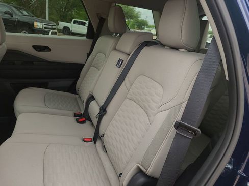 Certified 2025 Nissan Pathfinder SV image 10