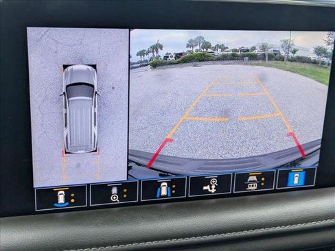 Used 2021 Chevrolet Suburban Z71 w/ Z71 Signature Package AWD/4WD image 13