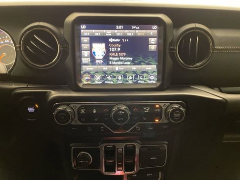 Used 2021 Jeep Wrangler Unlimited Sahara AWD/4WD image 15