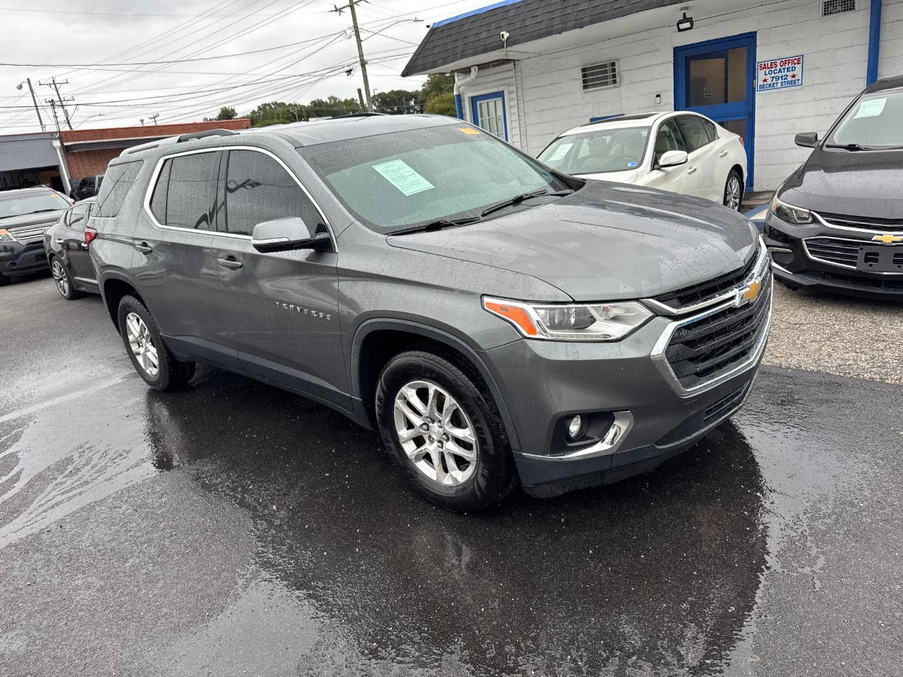 Used 2018 Chevrolet Traverse LT FWD image 2